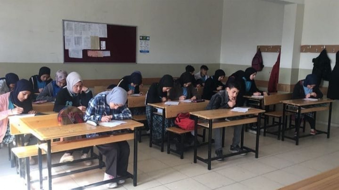 12. sınıf öğrencilerine yönelik Seviye Tespit Sınavı (TYT) yapıldı